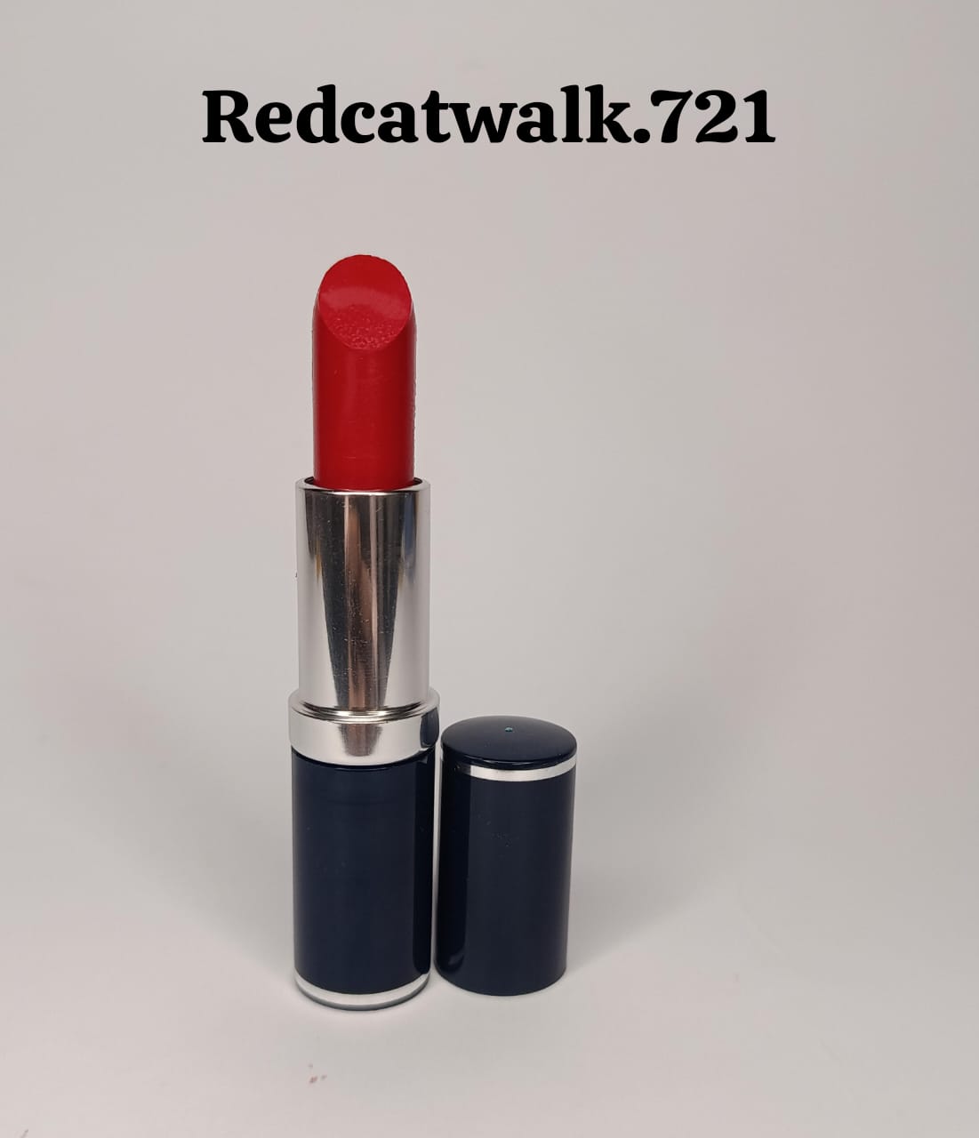 Medora semi matte lipstick shade 721 Redcatwalk - Red colours collection 